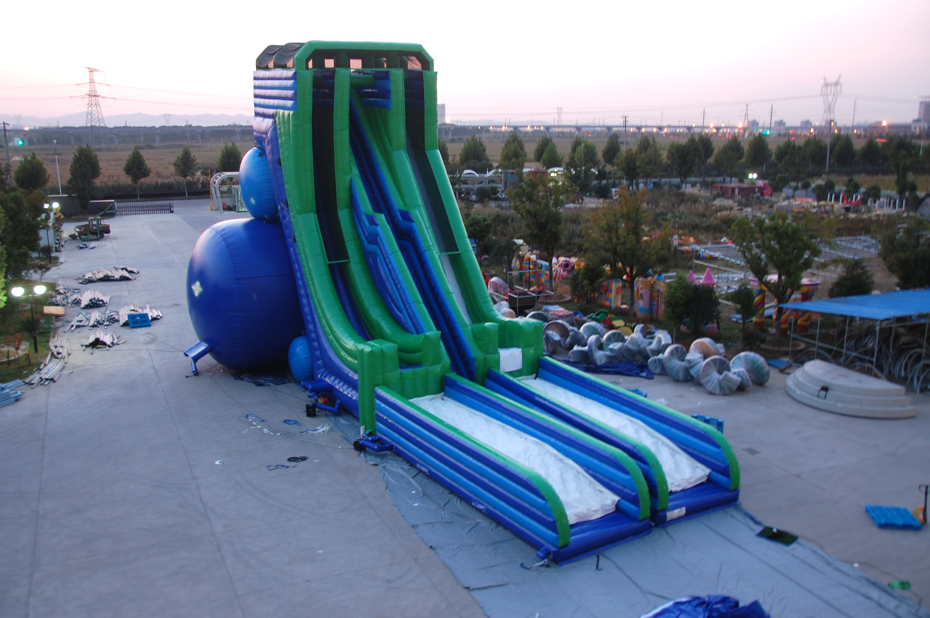 Inflatable 2000 Launches World’s Tallest Inflatable Wet/Dry Slide at